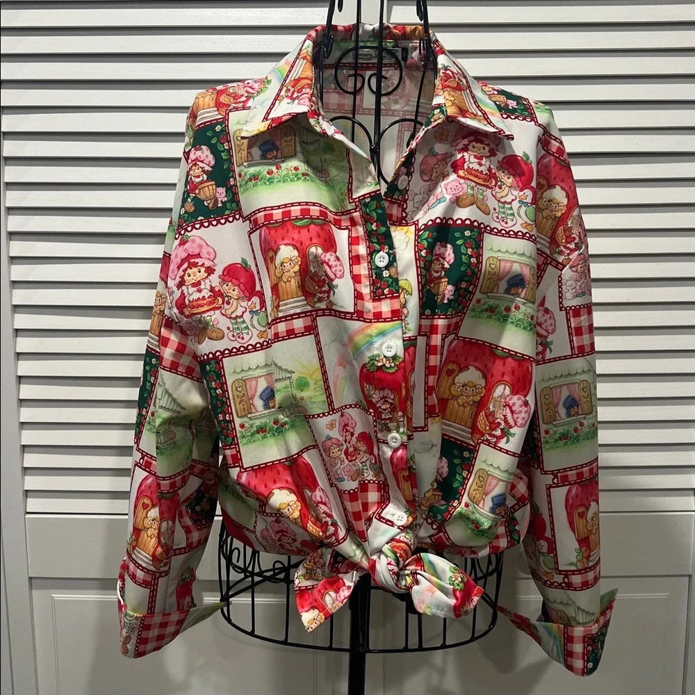The World Of Strawberry Shortcake Button Down 3/4 Sleeve Adorable Top 🍓🍰🍓 - Picture 10 of 10